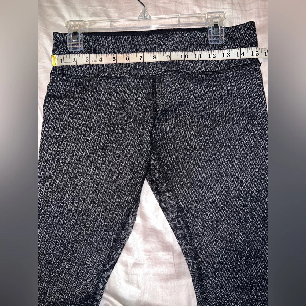 Lululemon Heathered Herringbone Capri Leggings Size 10